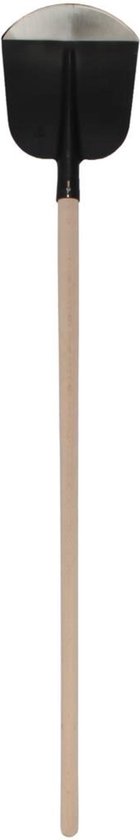 Een schepbats van zwart staal met een lange houten steel, wit op de achtergrond.
