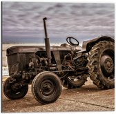 WallClassics - Dibond - Tracteur noir sur l' Water - 50x50 cm Photo sur aluminium (Décoration murale en métal)