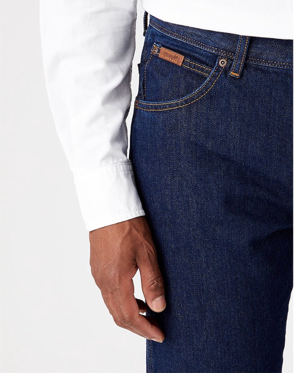 Wrangler Authentics Klassieke katoenen jeans met 5 zakken en normale pasvorm, Storm, 42W / 36L