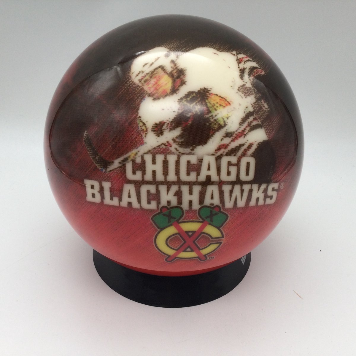 Bowling Bowlingbal Brunswick, Viz-a-ball 'Black Hawks' , polyester bal, kleur donkerbruin met afbeeldingen van Chicago Blackhawks en indiaan, rood en geel, 12 pond , Ongeboord, zonder gaten