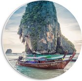 WallClassics - PVC Schuimplaat Muurcirkel - Toeristenboot bij Railay Schiereiland in Thailand - 20x20 cm Foto op Muurcirkel (met ophangsysteem)