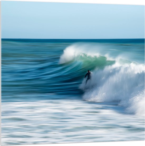 WallClassics - Acrylglas - Surfer over Razende Golven op Zee - 100x100 cm Foto op Acrylglas (Wanddecoratie op Acrylaat)