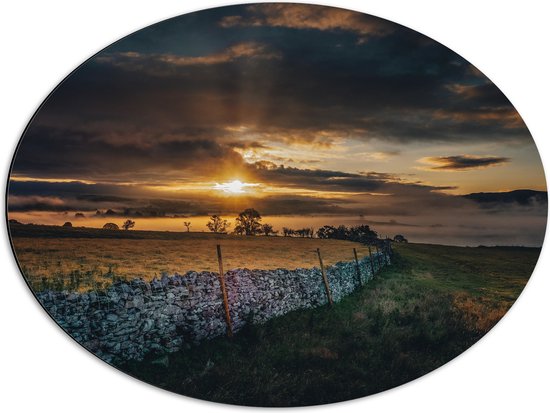 Dibond Ovaal - Groen Landschap onder Zonsondergang - 68x51 cm Foto op Ovaal (Met Ophangsysteem)