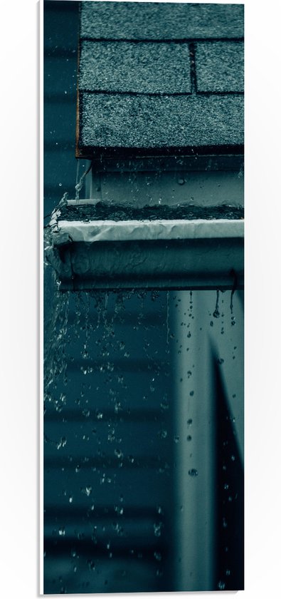 WallClassics - PVC Schuimplaat- Water lopend uit Dakgoot - 20x60 cm Foto op PVC Schuimplaat