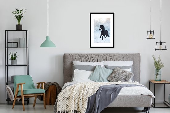 Photo encadrée - Cheval Zwart dans un cadre photo paysage d'hiver noir avec passe partout blanc 40x60 40x60 cm - Affiche encadrée (Décoration murale salon / chambre)