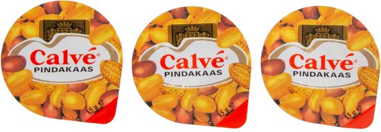 Drie kuipjes Calvé pindakaas met afbeelding van pinda's en het Calvé logo.