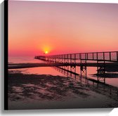 WallClassics - Canvas - Pier naar de Zee bij Zonsondergang - 60x60 cm Foto op Canvas Schilderij (Wanddecoratie op Canvas)
