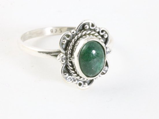 Fijne bewerkte zilveren ring met jade - maat 16