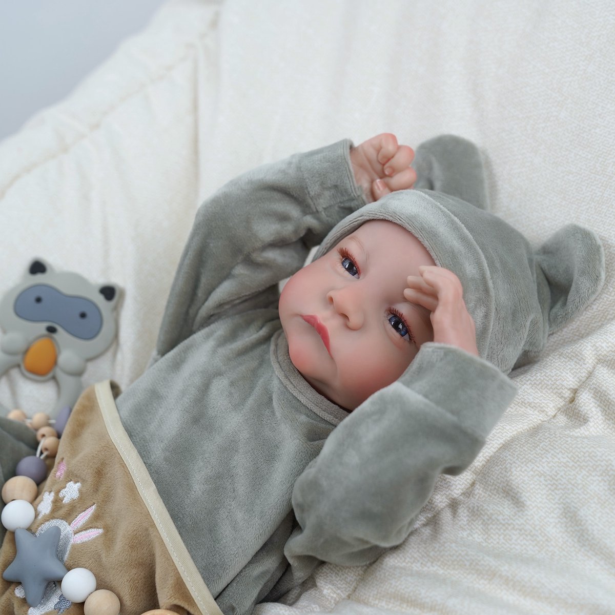 Poupée Reborn baby 'Aaron' - 50 cm - Yeux bleus - Vinyle complet - Onesie,  bonnet