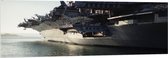 WallClassics - Acrylglas - Grote Boot vol Vliegtuigen op het Water - 150x50 cm Foto op Acrylglas (Met Ophangsysteem)