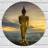 Muursticker Cirkel - Gouden Buddha op Standaard met Uitzicht op Landschap - 40x40 cm Foto op Muursticker