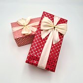 Belgische Bonbons/Pralines in Luxe licht roze/rode doos | Met strik | Assortiment Bonbons | 250gr. | Liefde