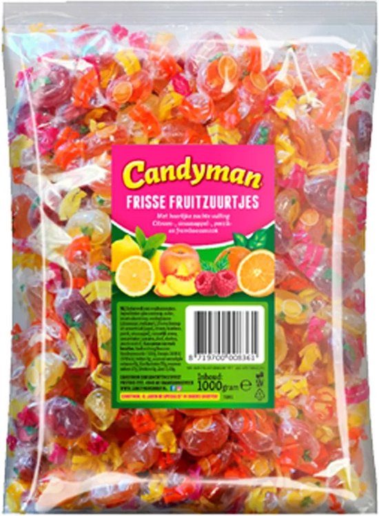 Een zak Candyman Frisse Fruitzuurtjes met vruchtensmaak, zoals citrus, perzik, framboos.