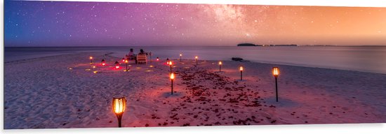 Dibond - Romantisch Tafereel op Strand tijdens de Avond - 150x50 cm Foto op Aluminium (Met Ophangsysteem)
