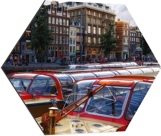 WallClassics - Dibond Hexagon - Rode boten in de Gracht - 80x69.6 cm Foto op Hexagon (Met Ophangsysteem)