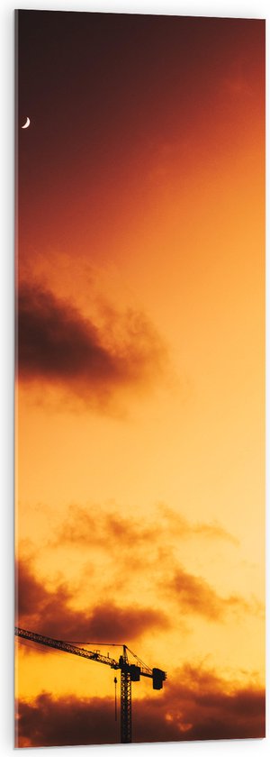 WallClassics - Acrylglas - Oranje Lucht met de halve Maan en Hijskraan - 40x120 cm Foto op Acrylglas (Wanddecoratie op Acrylaat)