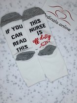 This nurse is off duty-Grappig-Ziekenhuis-Zuster-Verpleeging-One Size-Unisex-Sokken-Socks
