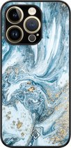 Casimoda® hoesje - Geschikt voor iPhone 14 Pro Max - Marble Sea - Luxe Hard Case Zwart - Backcover telefoonhoesje - Blauw