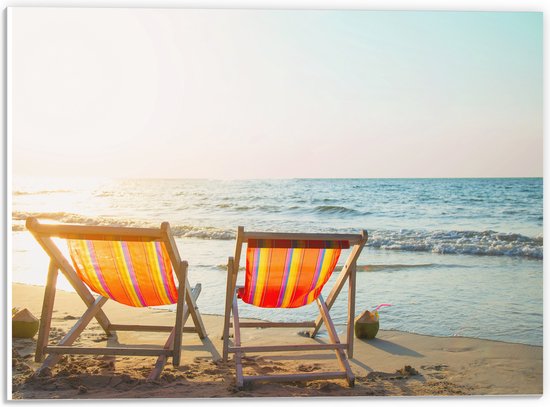 PVC Schuimplaat- Twee Oranje Ligbedden op het Strand - 40x30 cm Foto op PVC Schuimplaat