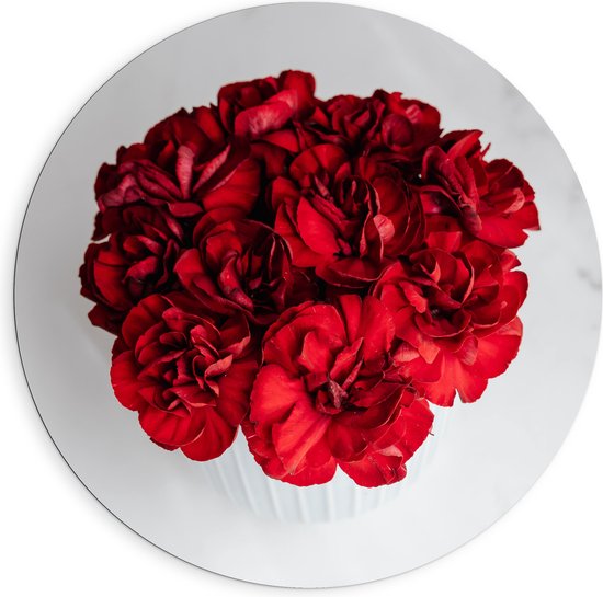 Dibond Muurcirkel - Boeket Rode Bloemen op Witte Achtergrond - 90x90 cm Foto op Aluminium Muurcirkel (met ophangsysteem)