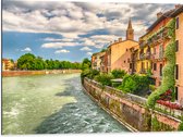 Dibond - Klassiek Italiaanse Huisjes aan Adige Rivier, Italië - 80x60 cm Foto op Aluminium (Met Ophangsysteem)