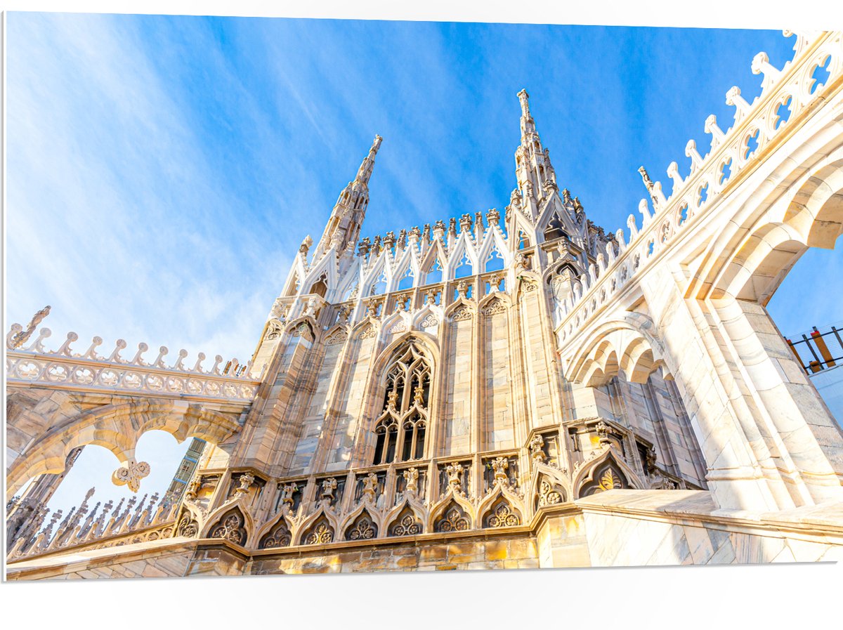 PVC Schuimplaat- Onderaanzicht van Kathedraal van Milana onder Sluierbewolking, Italië - 105x70 cm Foto op PVC Schuimplaat