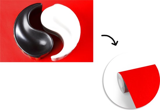 Cendrier Yin et Yang devant un fond d' fotobehang rouge
