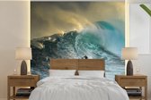 Behang - Fotobehang Surfer op grote golfen - Breedte 280 cm x hoogte 280 cm