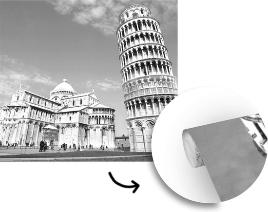 Behang - Fotobehang Zwart-wit beeld toren van Pisa naast oude kathedraal - Breedte 350 cm x hoogte 350 cm