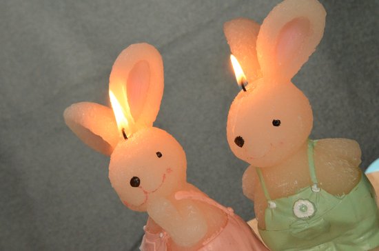 Papa en Mama Paashaas kaars, hoogte: 19 cm set van 2 kaarsen - Leuk voor de Paasdagen of Valentijnsdag - BEKIJK VIDEO