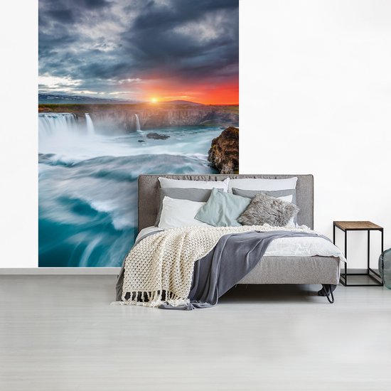 Behang - Fotobehang Waterval - Zonsondergang - Natuur - Water - Breedte 190 cm x hoogte 260 cm