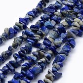 Natuurstenen kralen, Lapis Lazuli (natuurlijk), chip-kralen van ca. 5-8mm. Verkocht per rondgeregen streng van 80cm !