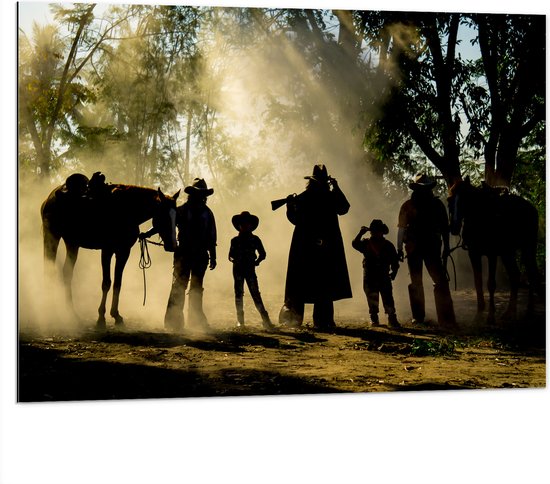 Dibond - Familie Cowboys met Paarden in het Bos - 100x75 cm Foto op Aluminium (Met Ophangsysteem)