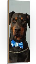 WallClassics - Hout - Hond met Blauwe Strik - 40x120 cm - 9 mm dik - Foto op Hout (Met Ophangsysteem)