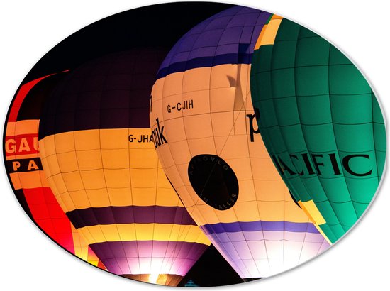 WallClassics - Dibond Ovaal - Vier Verschillende Kleuren Luchtballonnen in het Donker - 40x30 cm Foto op Ovaal (Met Ophangsysteem)