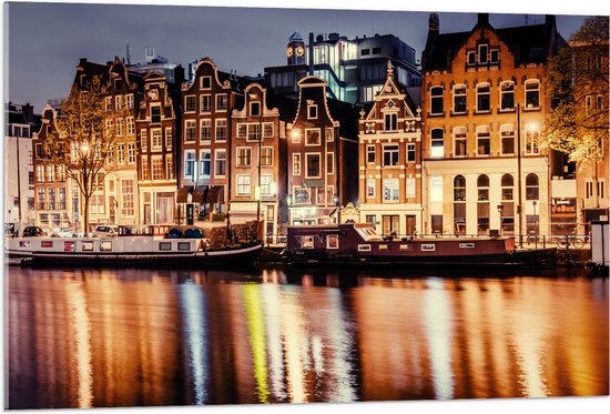 Acrylglas - De Grachten van Amsterdam in de Avond in Nederland - 105x70 cm Foto op Acrylglas (Wanddecoratie op Acrylaat)