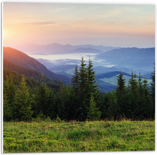 PVC Schuimplaat - Ondergaande Zon in een Landschap vol Bergen - 50x50 cm Foto op PVC Schuimplaat (Met Ophangsysteem)