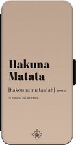 Casimoda® bookcase - Geschikt voor iPhone 13 - Hoesje met pasjeshouder - Hakuna Matata - Bruin/beige - Kunstleer