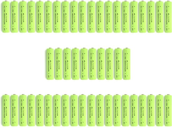 Een tros van 50 oplaadbare AAA-batterijen, NiMH 1,2V 900mAh, in groen met tekst.