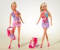 Twee Steffi Love poppen. Links draagt roze jurk, rechts paars/blauw top en paarse rok. Beide met baby's.