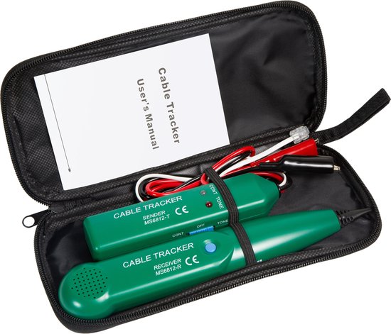 Groene kabelzoeker en sender in een zwarte opbergtas met gebruikershandleiding.