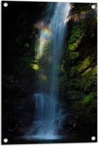 WallClassics - Tuinposter – Waterval in Groen Bos - 50x75 cm Foto op Tuinposter (wanddecoratie voor buiten en binnen)