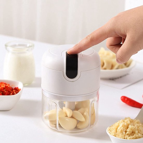 Draagbare USB Foodprocessor - Oplaadbare Keukenmixer - 250 ML Capaciteit - Geschikt voor Babyvoeding , Groente en Smoothie - Mini Blender - Blender To Go - Voor Onderweg van FlinQ — afbeelding 5