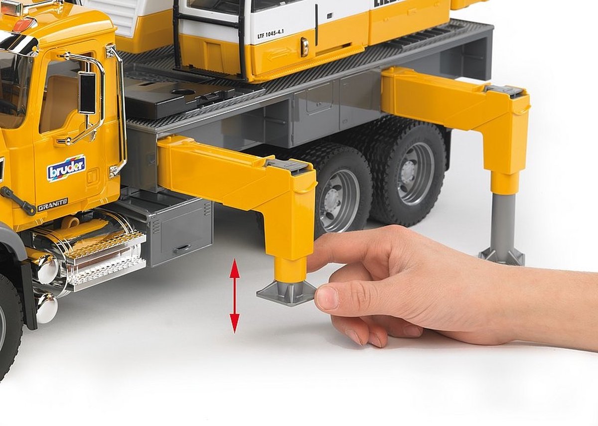 bruder MACK Granite Liebherr Kraanwagen modelvoertuig thumbnail 3