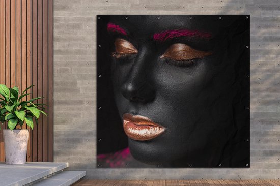 Affiche de Jardin Femme noire avec éléments roses et or - 200x200 cm