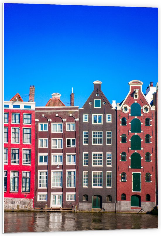 PVC Schuimplaat - Traditionele Amsterdamse Grachtenpanden onder Helderblauwe Lucht - 60x90 cm Foto op PVC Schuimplaat (Met Ophangsysteem)