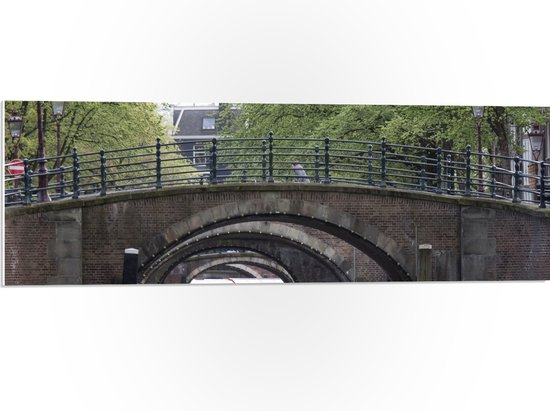 PVC Schuimplaat - Traditionele Nederlandse Brug in Amsterdam - 90x30 cm Foto op PVC Schuimplaat (Met Ophangsysteem)