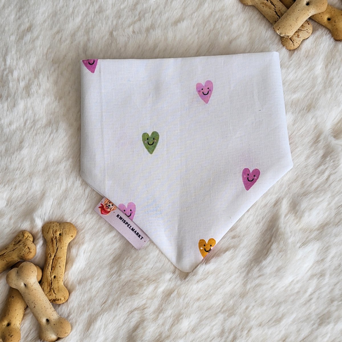 Kwispelmarkt - Honden bandana - Honden sjaal - Gekleurde hartjes