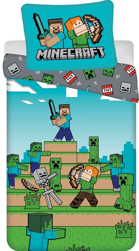 Dekbedovertrek met een actieve Minecraft-scène: Steve en Alex vechten tegen zombies en skeletten, met een blauwe hemel.