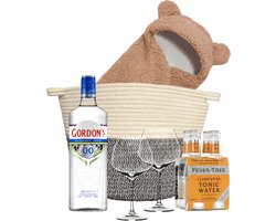 Gordon's Gin Tonic alcoholvrij cadeaupakket voor Babyshower met teddy beer rompertje, Fentimans tonic, glazen in een grote mand